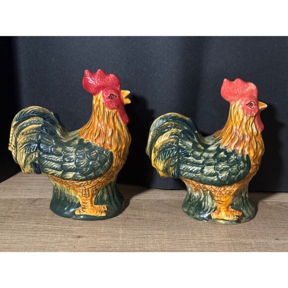 Ceramic Rooster Salt & Pepper Shaker Set Handpainted Farmhouse Kitchen - Picture 1 of 9
